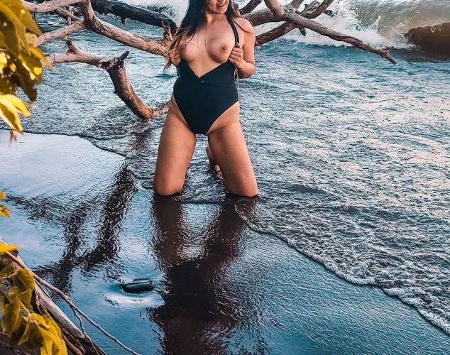 Oops something fell out 🤭 by skyelikesitrough