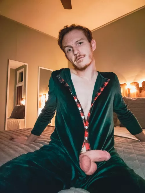 Oops, the wrappings on your present got a little messed up! Do you mind? 🥺😋 by West_BiGod