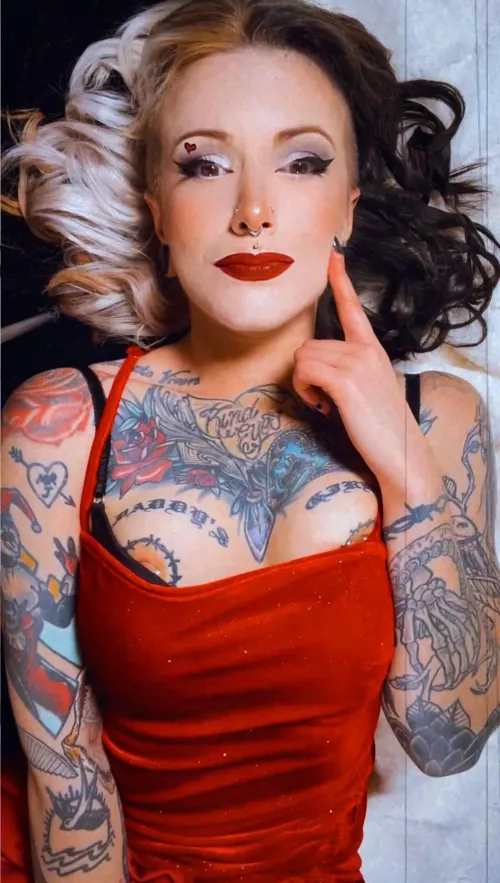 Oops - this dress does not keep my tits in 👀💋