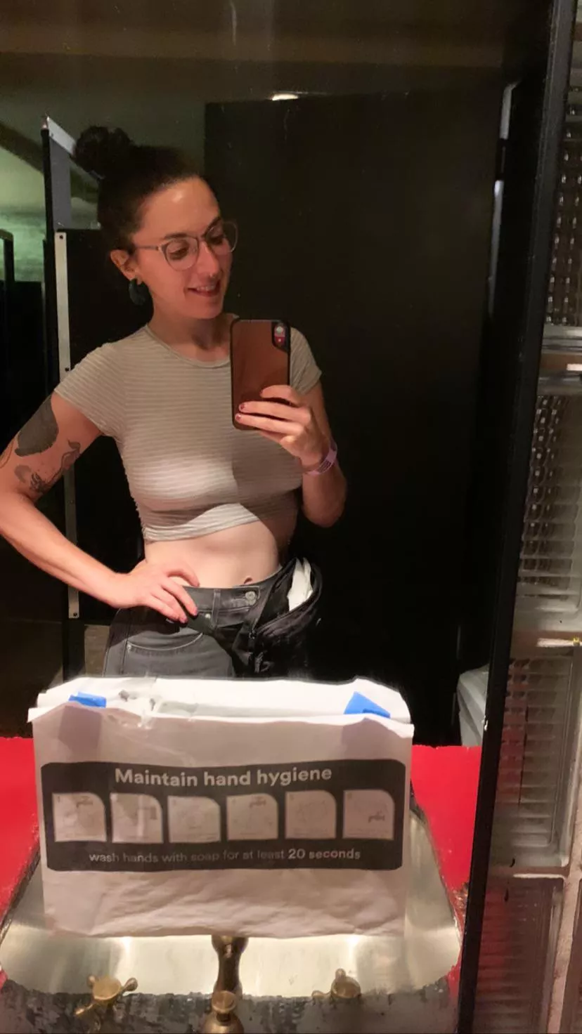 Oops you can see it all 🙃 posted by DesertHeartsXO