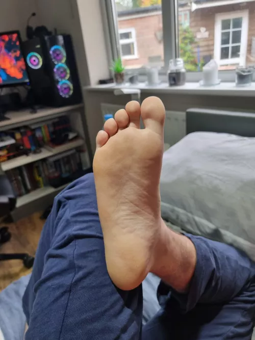 Open for tickling by AverageGeorgee