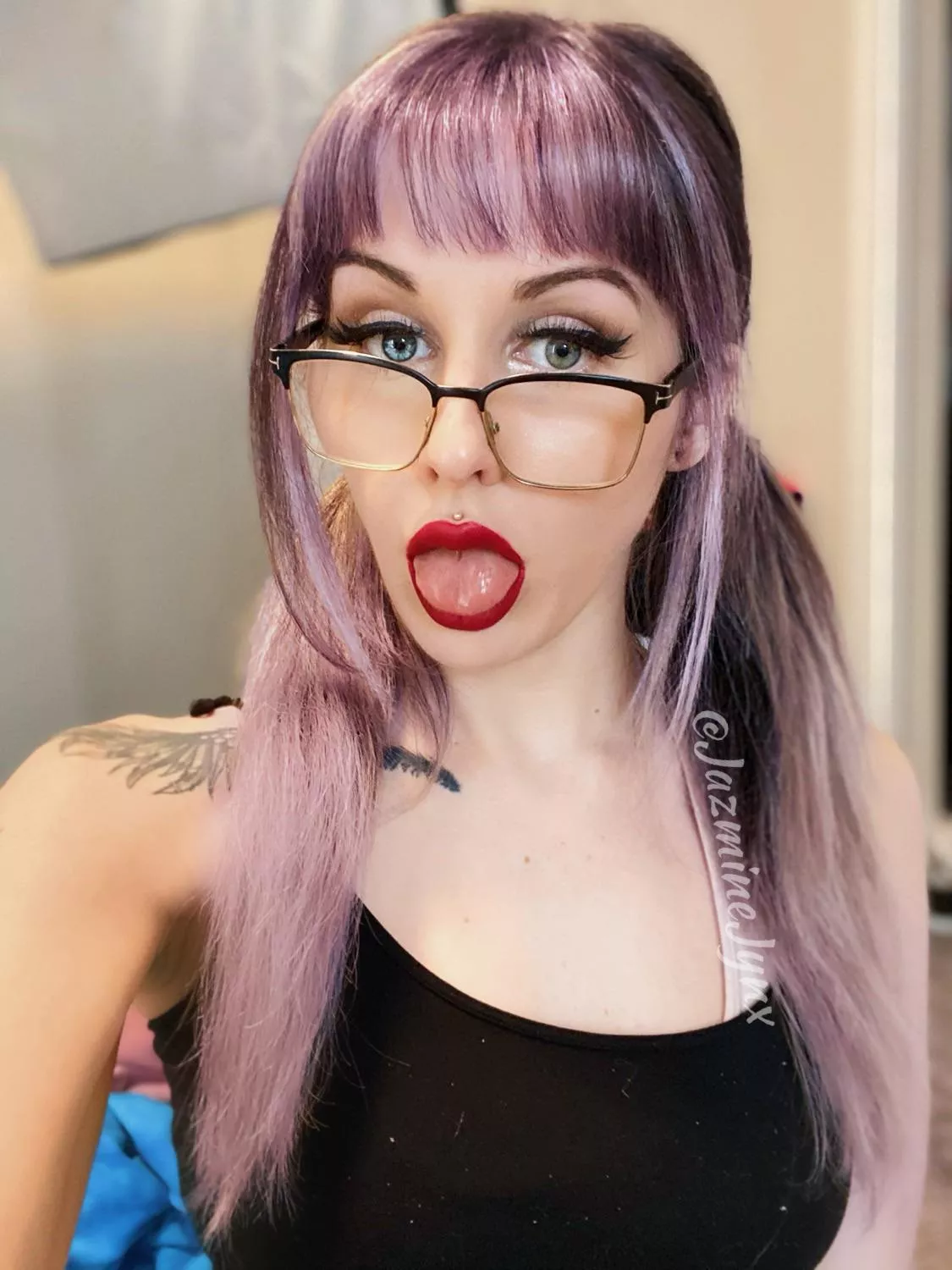 Open wiiiiiiide! posted by JazmineJynx