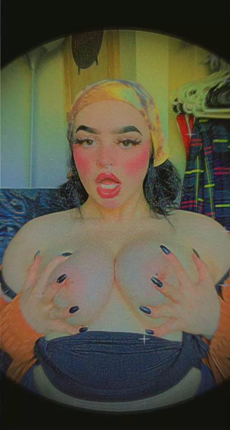 Open your phone to this everyday posted by hunycake