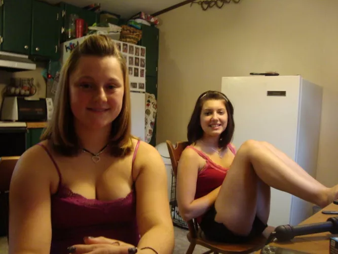 👀 or 🍑? by ganggang89882