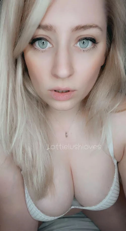 😇 or 😈… you decide? by lottielushloves