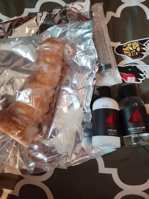 Ordered one clear lube and got a white lube free with my new gold and white sleipnir. I'm legit thrilled! by BugHarem