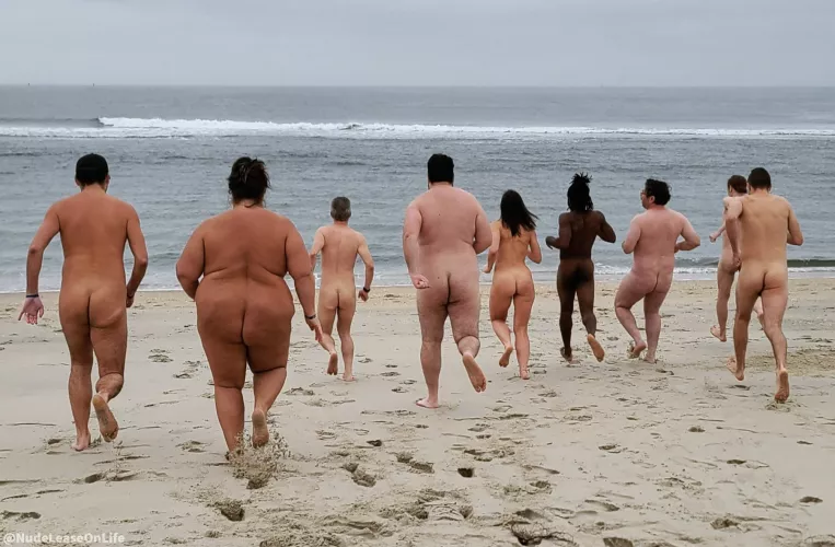 Our first Polar Bare Plunge at Gunnison Beach was a great success! Thanks to everyone who came out (many more than pictured here) and to the kind folks at Decent Exposure for helping to organize the event. Happy New Year everyone!! 🐻‍❄️🎉 by NudeLeaseOnLife