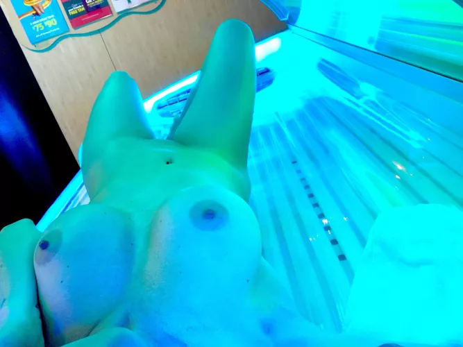 Out here trying to get rid of my tan lines 😛 I’d love to show you more by Creative_Hat_3706