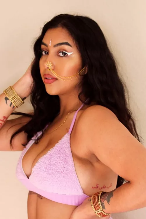 Outfit details fit natural body by Boomshakhalaka