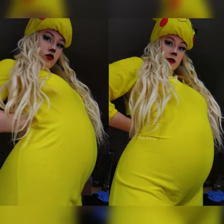 Outgrowing my halloween costume already 😖 by elea-goddess