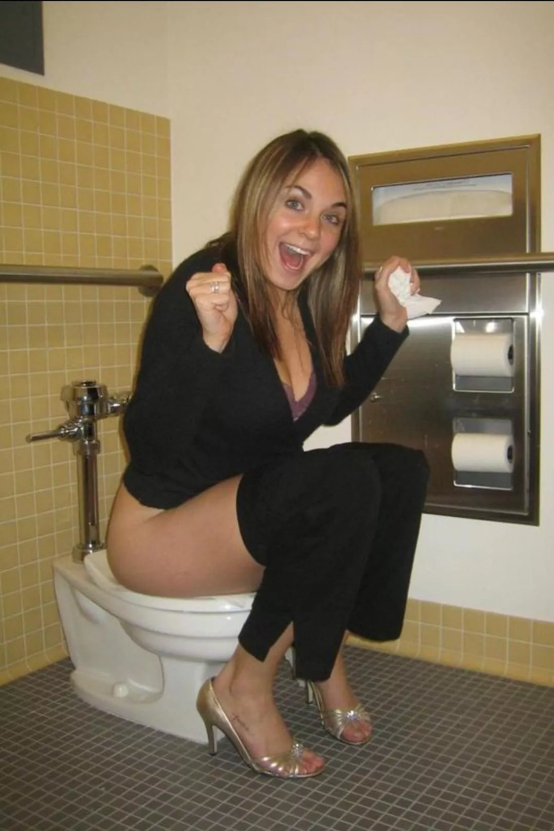Over 30 takeing a piss posted by peeing-girl-lover