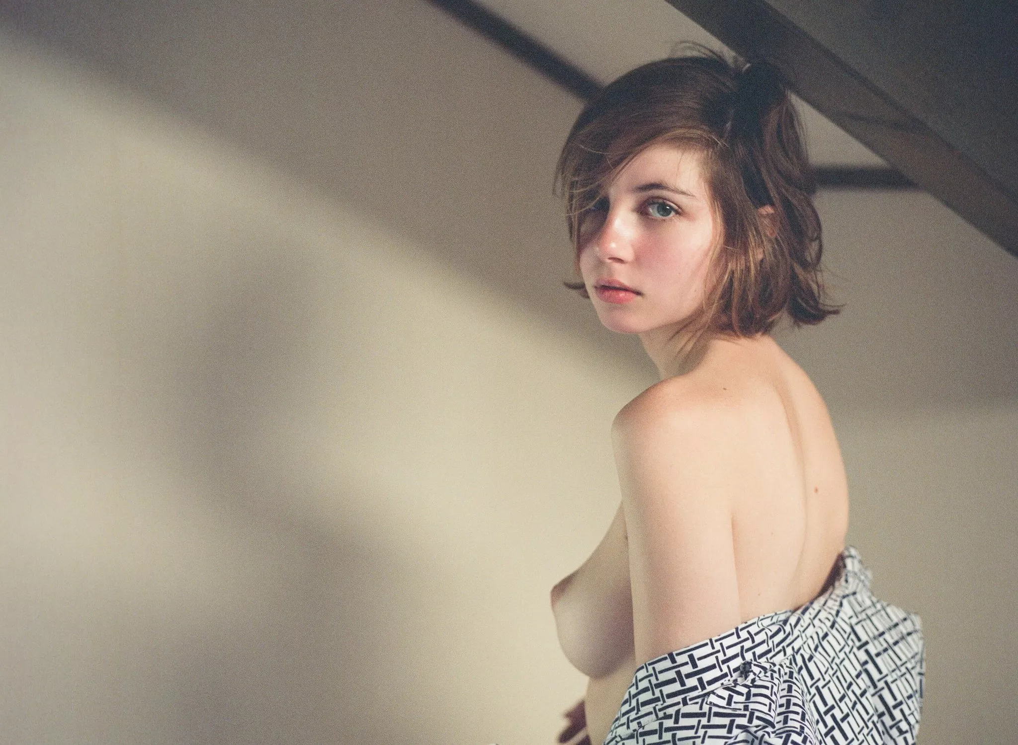 Over the shoulder posted by liararoux