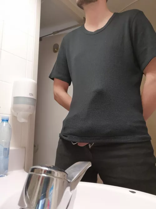 Package(D) by tobytobbs666