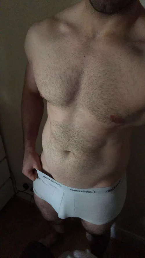 Packing some serious Scottish beef underneath 👀🏴󠁧󠁢󠁳󠁣󠁴󠁿 by Jay_highlander