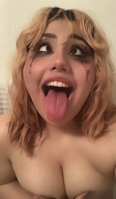 Paint me white 🤤 by heartlessbunni