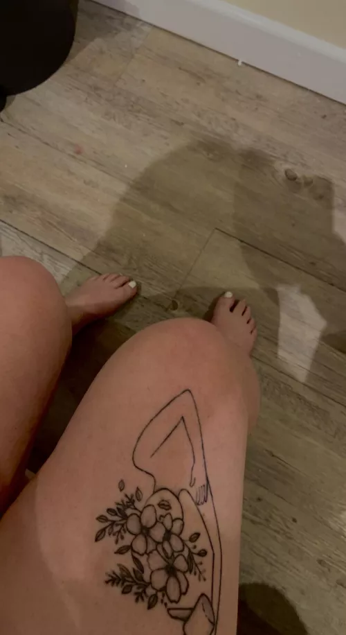 Painted my piggies, did I do a good job? 🤤 by eimearfitzp