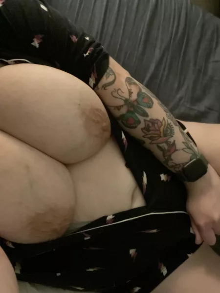 Pale and colorful by HesterPrynneBoo