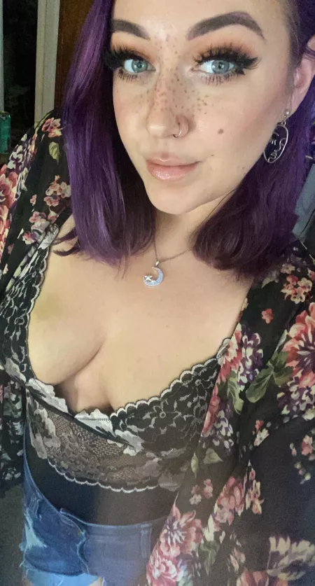 Pale and purple ☺️💜 by elliemonroe69