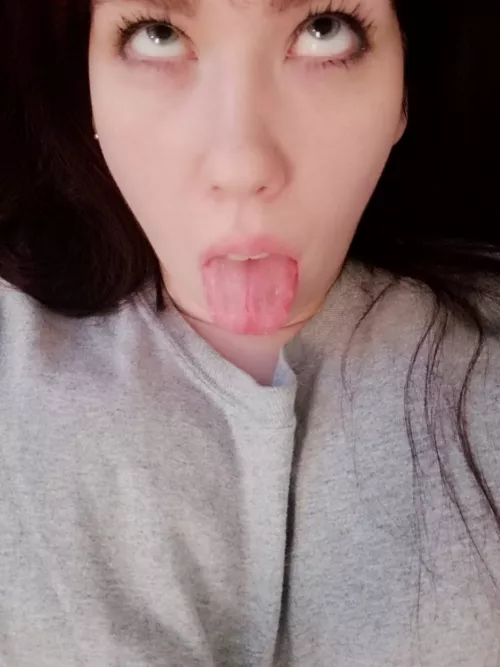 Pale as snow wife by Renttu69