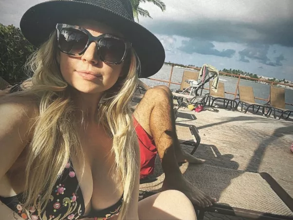 Pale & Busty by aabbccdefg