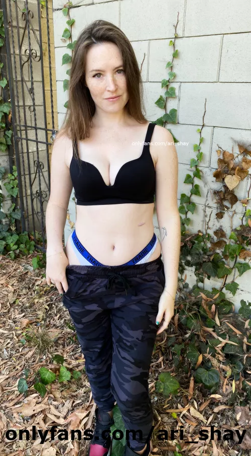 pale, freckled, all-natural amateur girl. and I’m funny :P by arishayyy