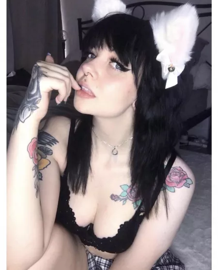 Pale skin, black hair, yep. Sounds like me 💁🏻‍♀️ by benteke92