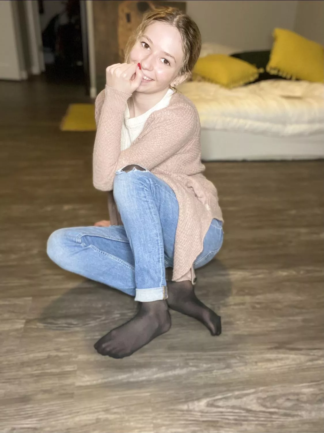 pantyhose_princess99😍😍😍 Check her out on Insta!!! posted by NylonRiley