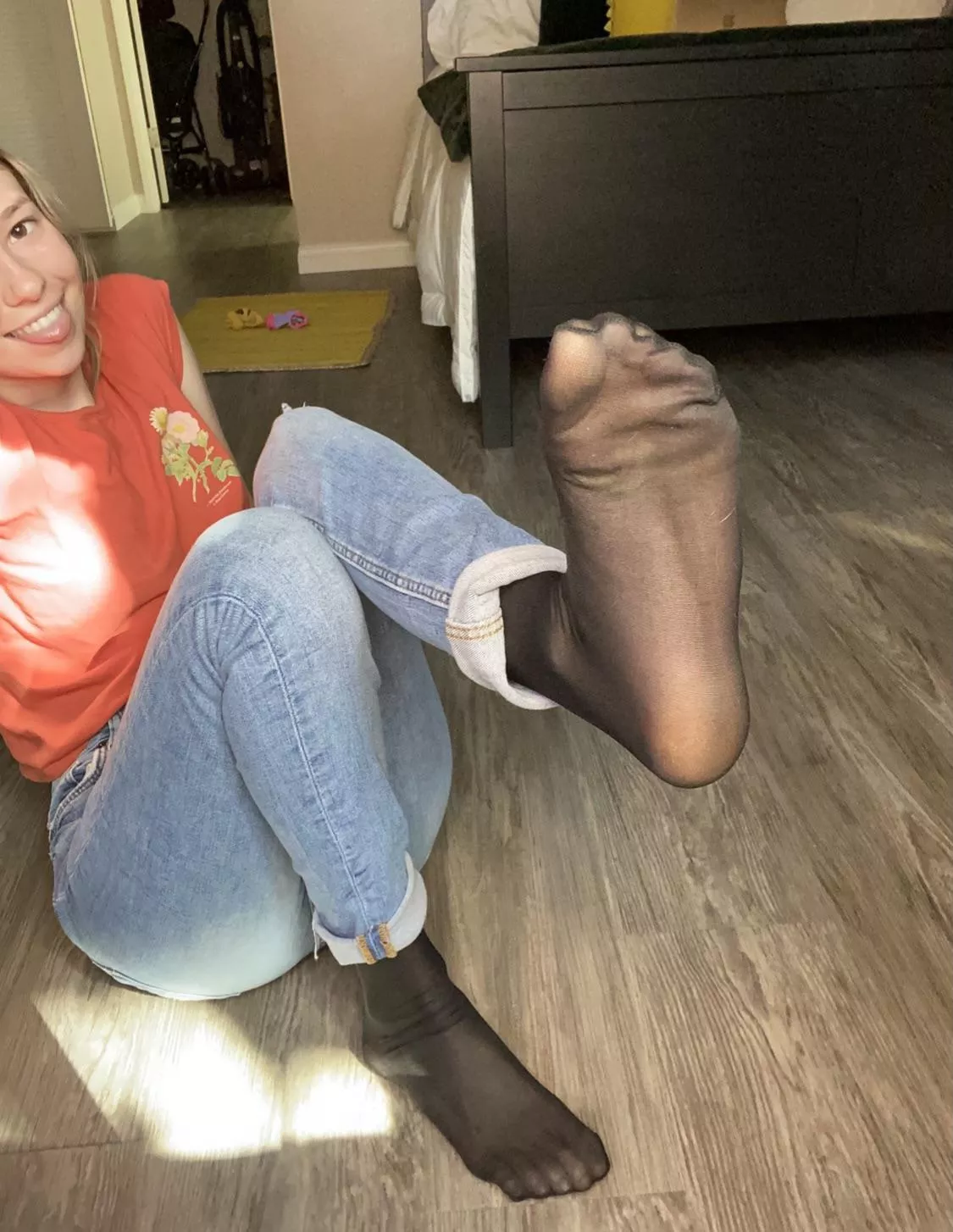 pantyhose_princess99🥰🥰🥰 Check her out on Insta!!! posted by NylonRiley