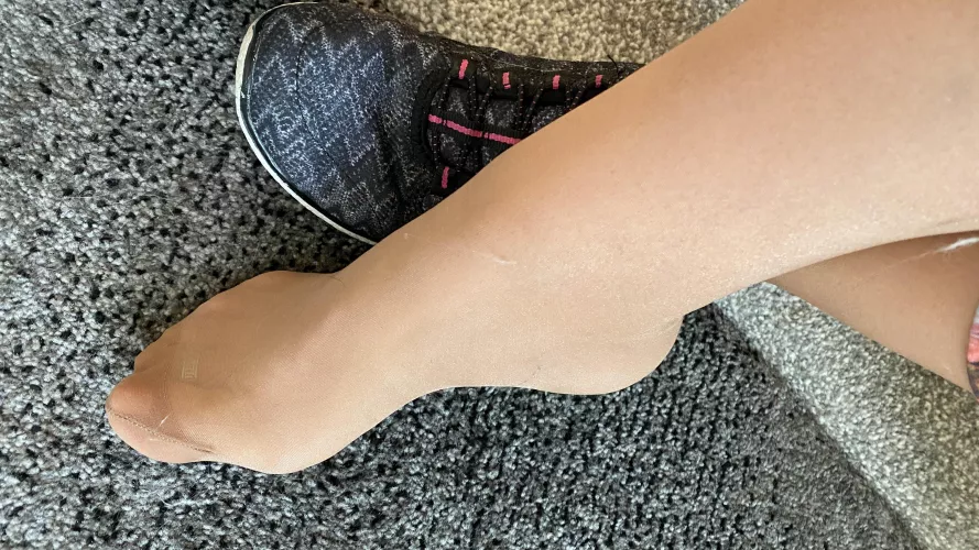 Pantyhose with sneakers. Your thing? by Lady_Seetrah