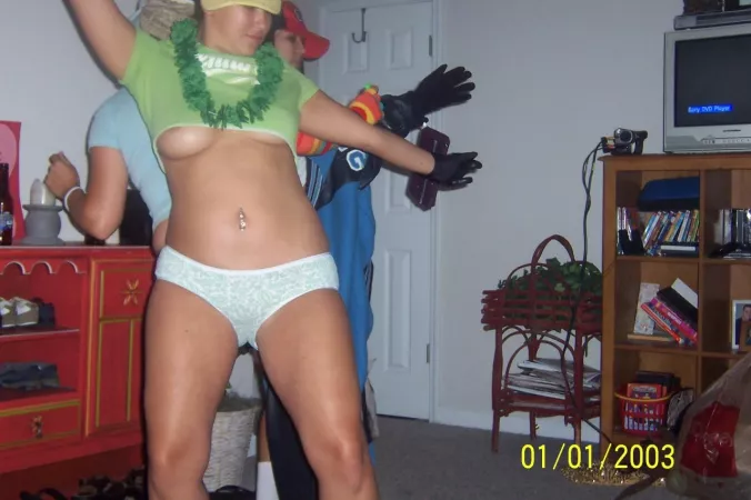 Party girl by ech3cho