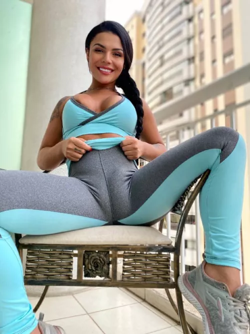 passing by just to remind you: never skip leg day.. by LiviaXL