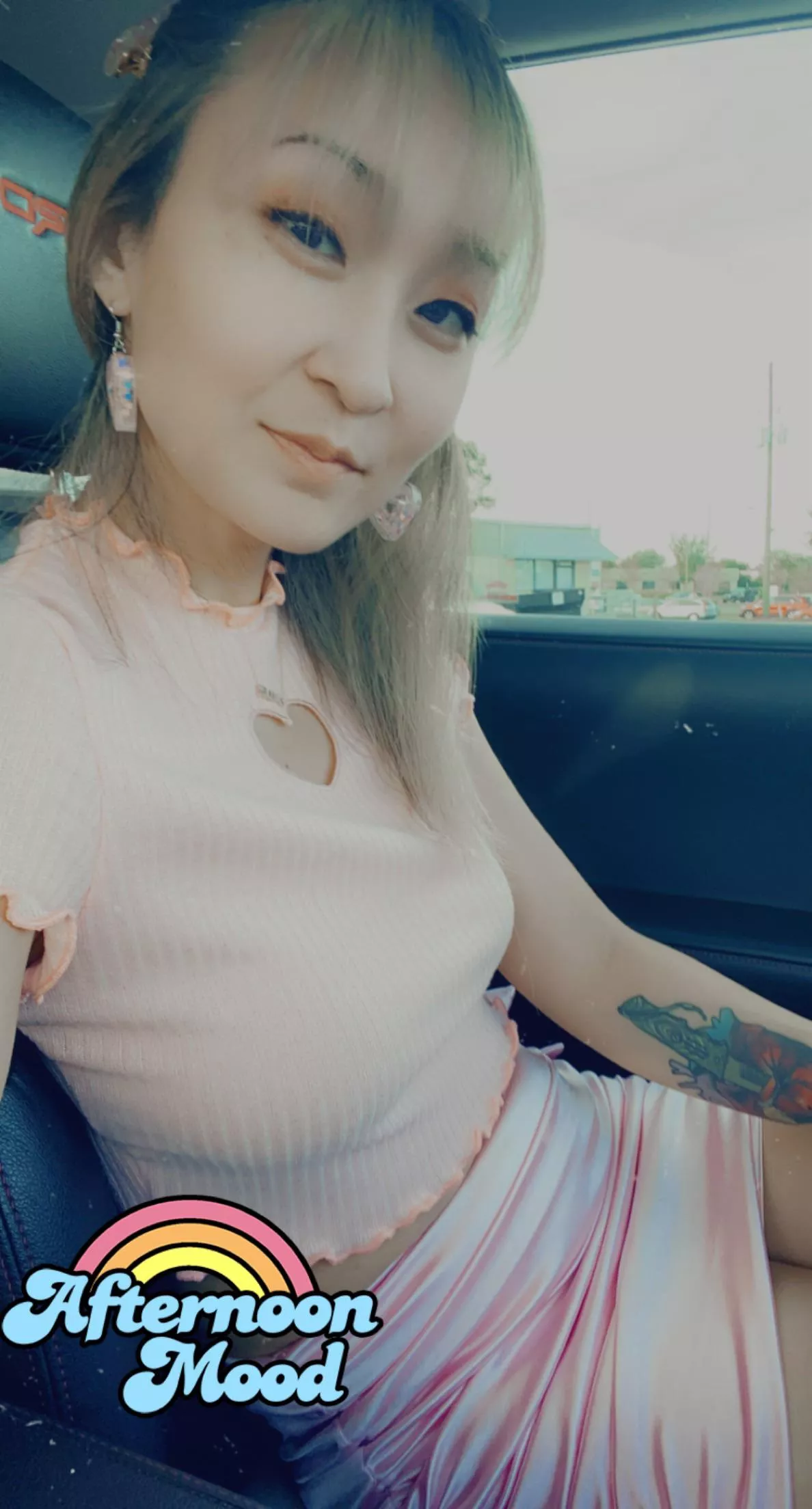 Patiently waiting while ddy ran in and got us wine to go with lamb tonight 👸🏻 also loving my new shirt 💗 posted by intangible-assets