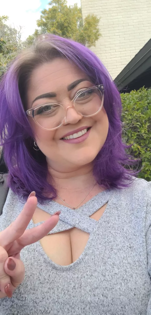 Peace and chicken grease! by Sexy_Scarred_Feet