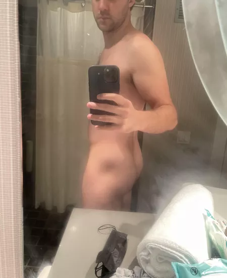 Peachy 🍑 by HungHero99