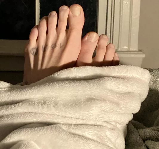 Peaking out to say goodnight by BlondeBoyFoot