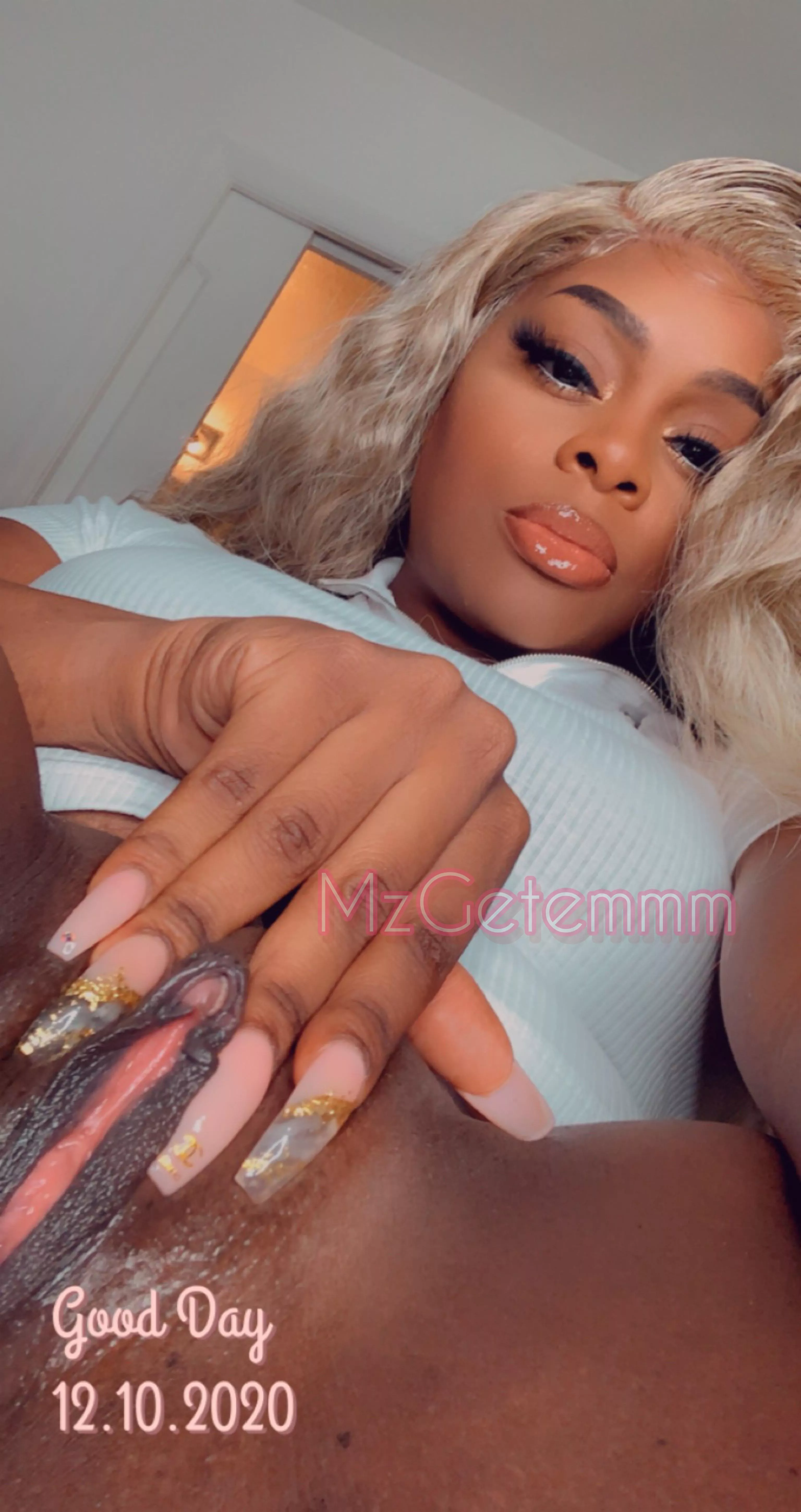 Peek a boo 🤎🍓 posted by MzGetemmm