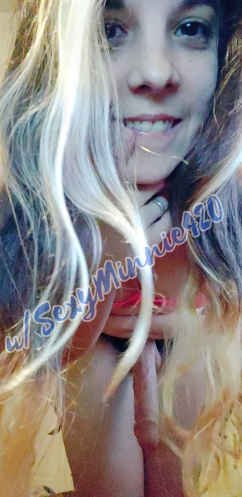 Peek a boo 👀 by SexyMinnie420