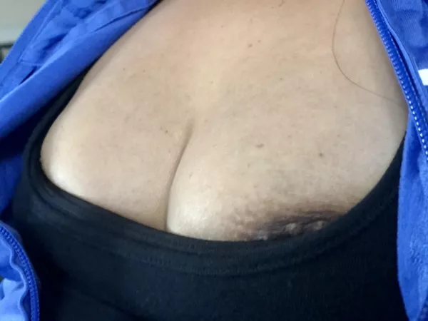 Peek a boo. Happy Saturday everyone 😘 by HangLab