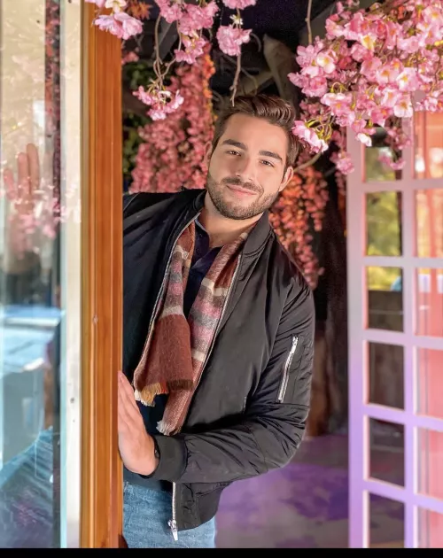 Peek a boo 🤗 by Nuoilkdave