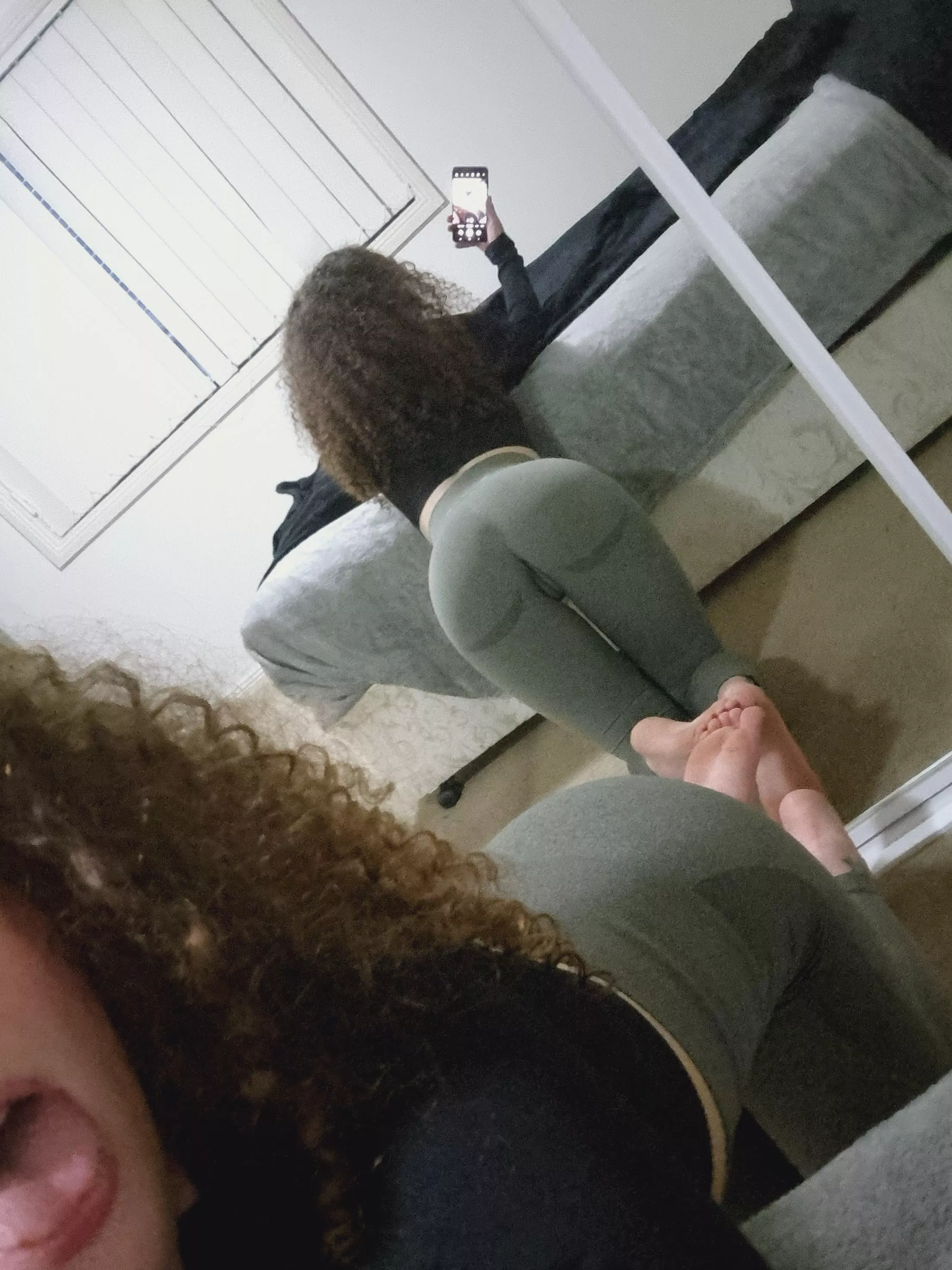 Peek a p*ssy [oc] [F] posted by Rulitoes