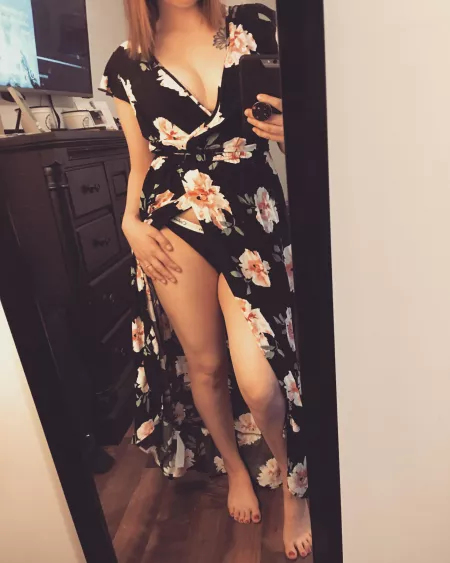 Peekaboo😘 by feeturing_darla