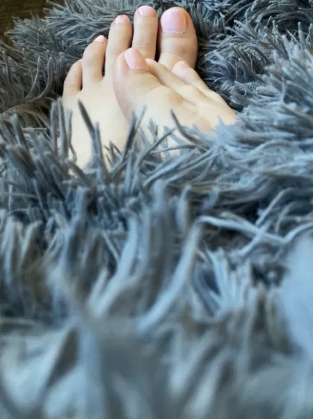 peek-a-boo 😉 👣 by SaylorBellamy