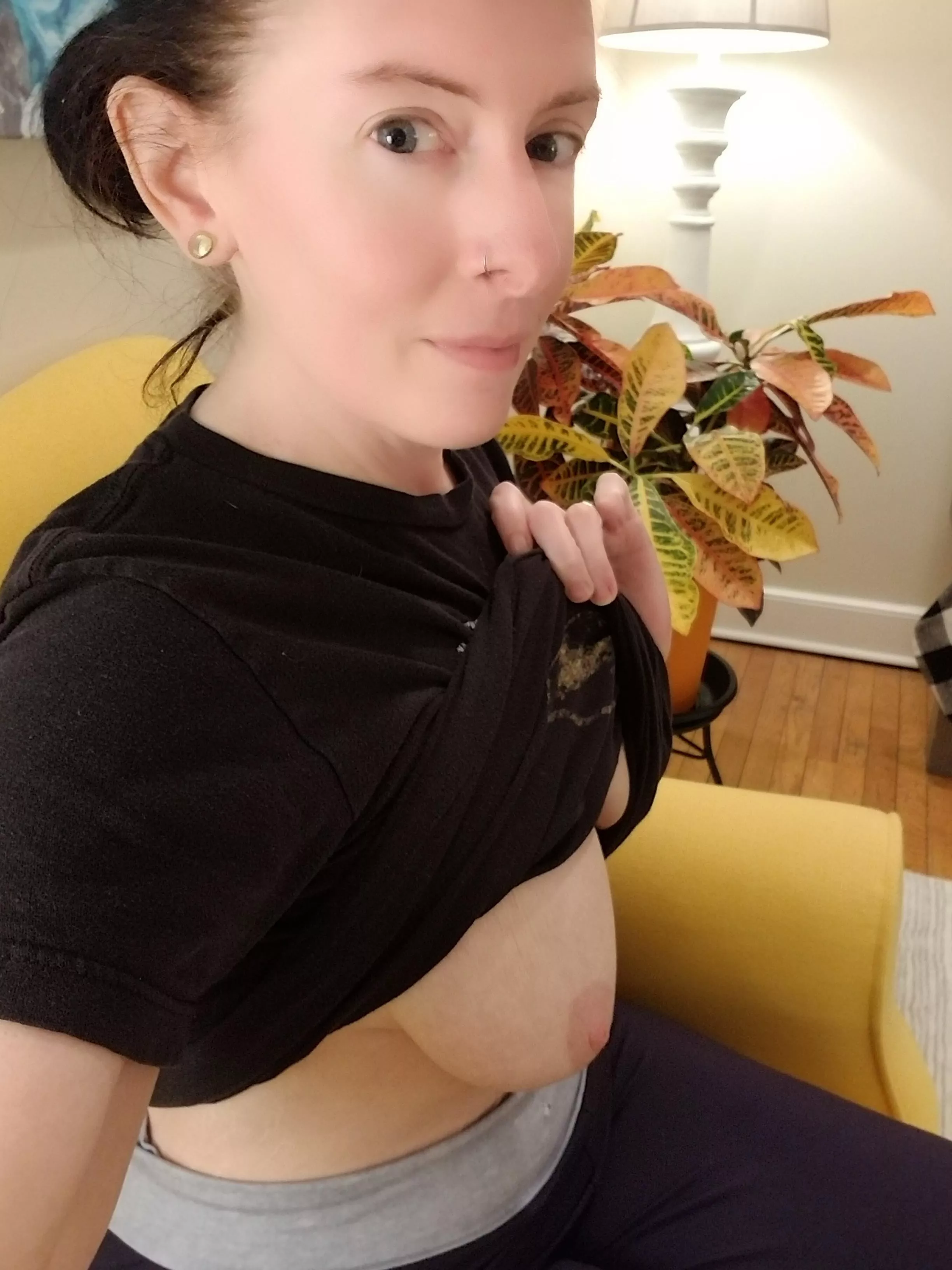 Peek-a-boo, Babe 💋 posted by katautumn81