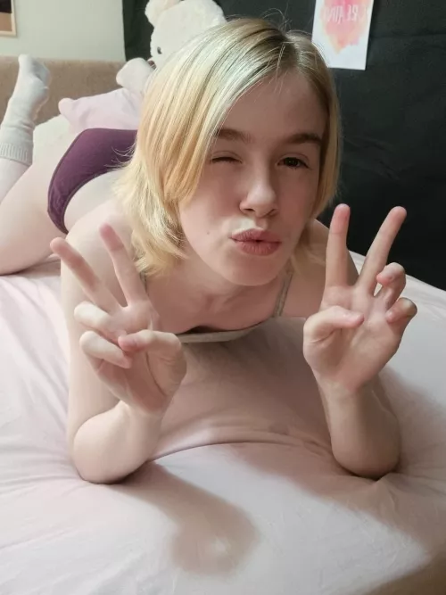 peekaboo. i love you by cuteLisa_xcx