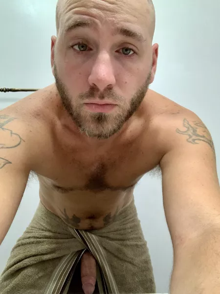 Peekaboo. PM’s welcome by Indiana_longnuts