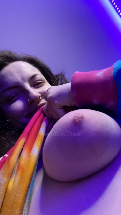 Peekaboo! 😋 by Taramysterious