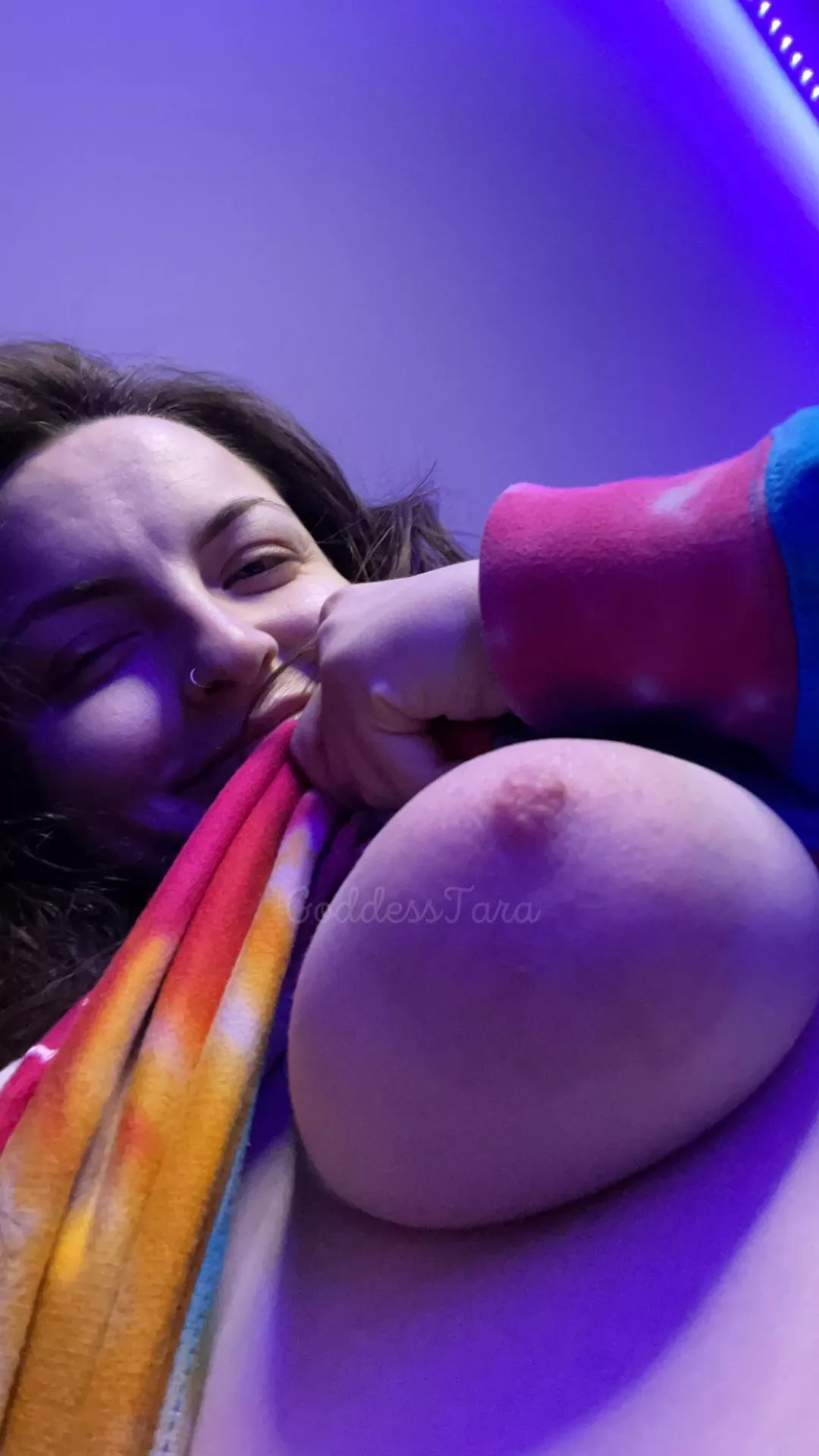 Peekaboo! 😋 posted by Taramysterious