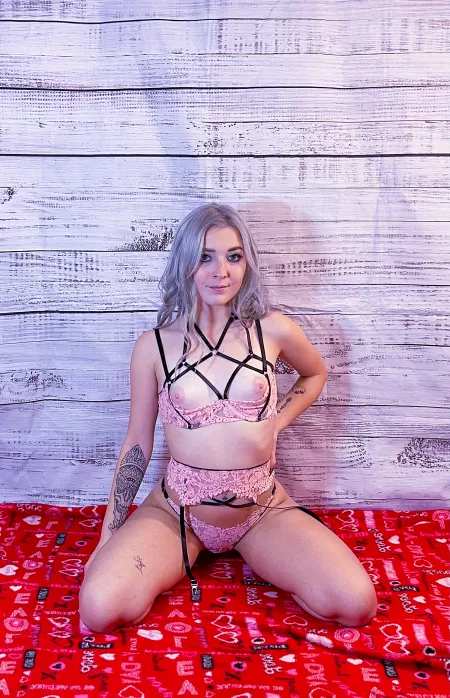 Peek-a-boobies! 😘 by dizzyyqueen