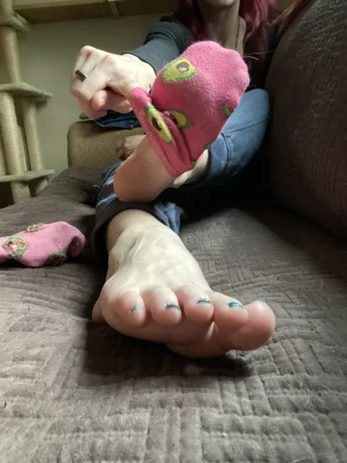 Peel… 😩🤤 by WillowVexFeet