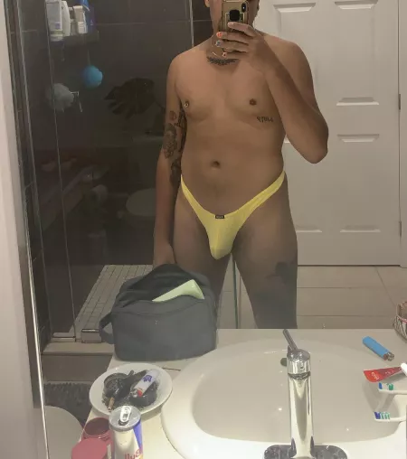 Peep the ash tray 🥲 by Nulia-Rumavii